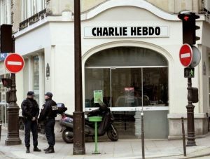 Read more about the article Первый номер после теракта Charlie Hebdo поступил в продажу