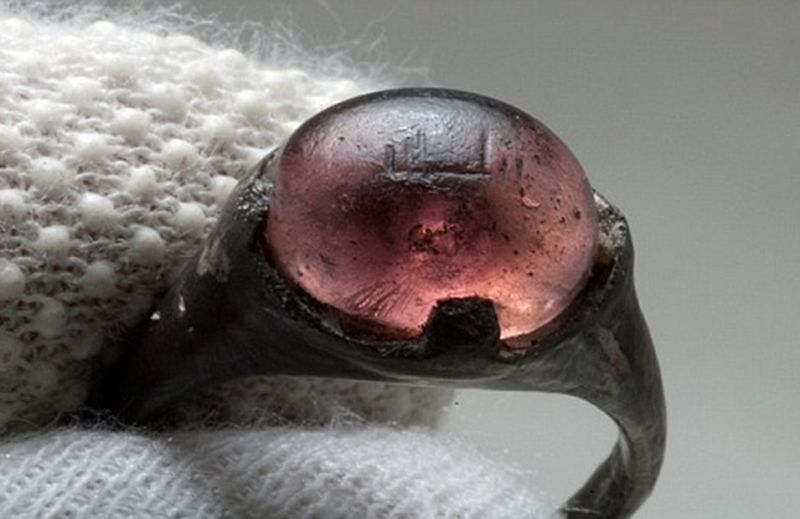 You are currently viewing Шведские ученые нашли древнее кольцо с исламской надписью