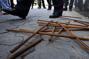 Подробнее о статье Самарского чиновника неизвестные забили железными прутьями