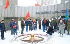 Read more about the article Красные гвоздики ко Дню Красной армии