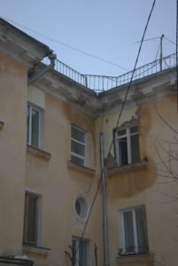 На Никонова, 9, переделают крышу благодаря вмешательству депутатов КПРФ