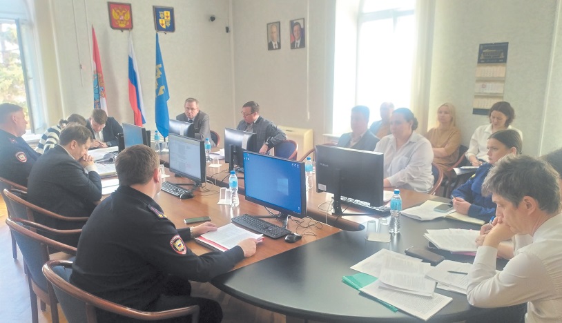 Вы сейчас просматриваете Тольяттинских депутатов не заинтересовали подробности коррупционных преступлений в администрации города